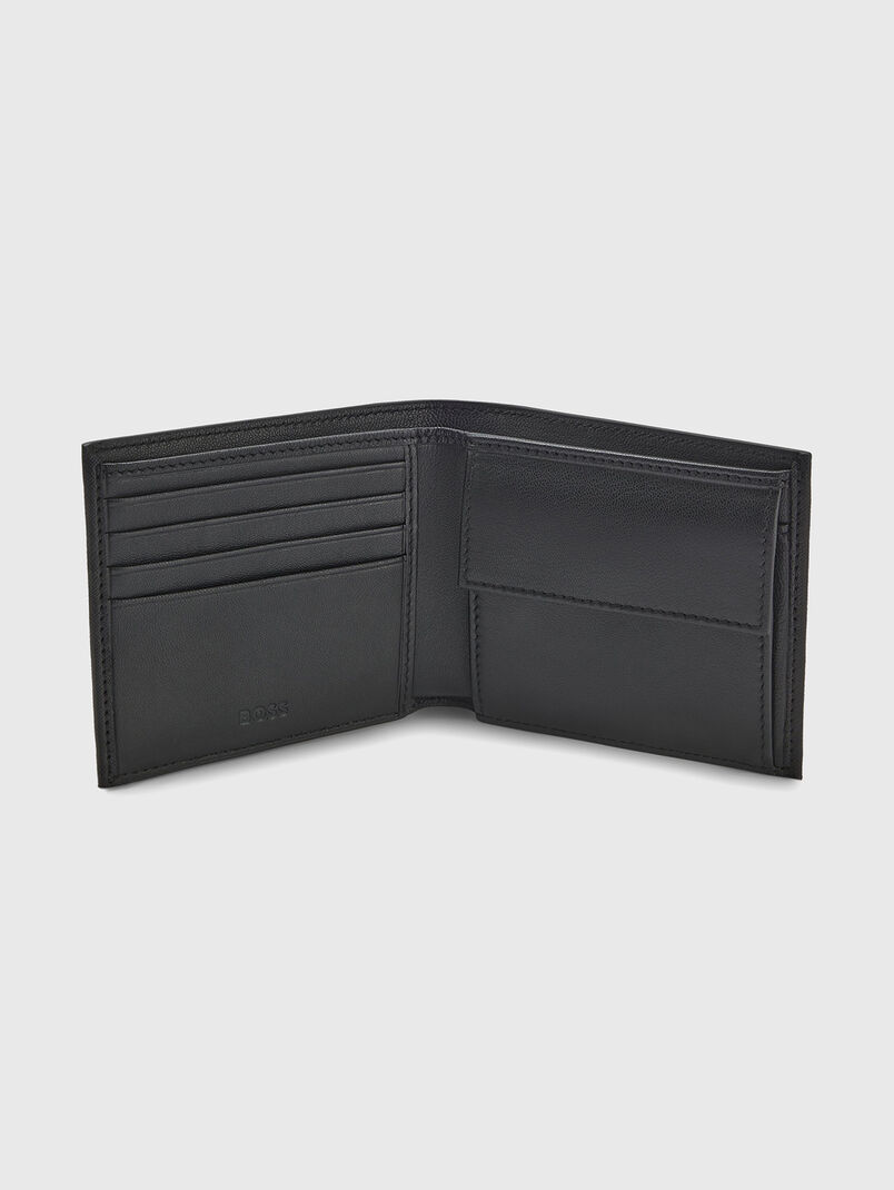 Wallet with a silver logo detail - 3