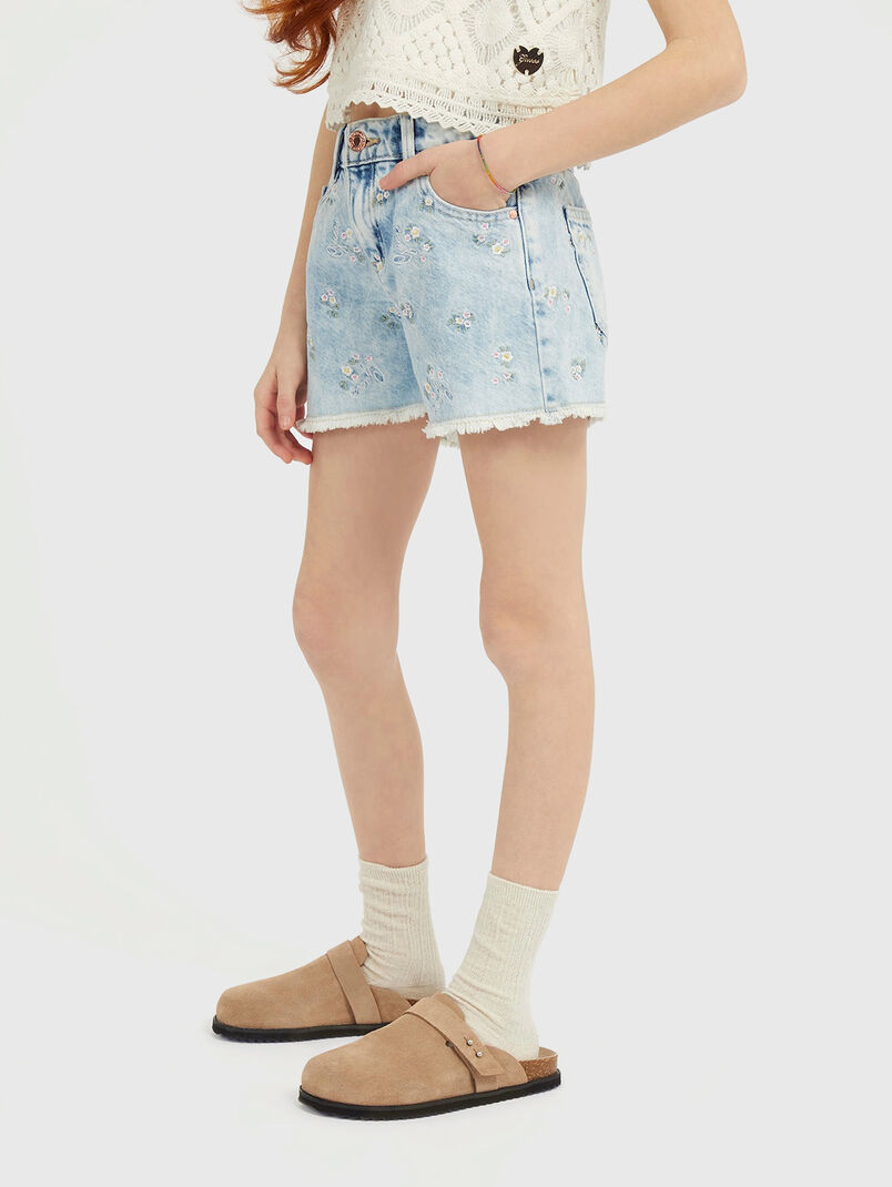Shorts with embroidery - 3