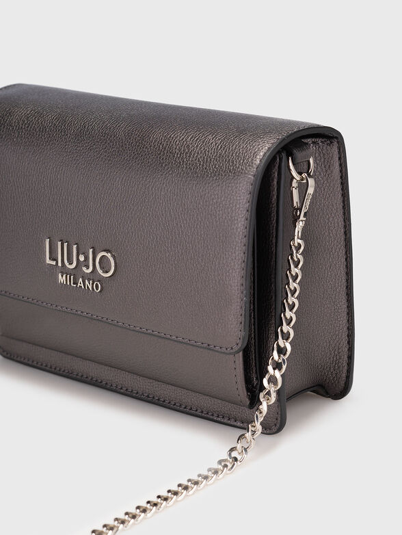 Small crossbody bag with gold details - 5