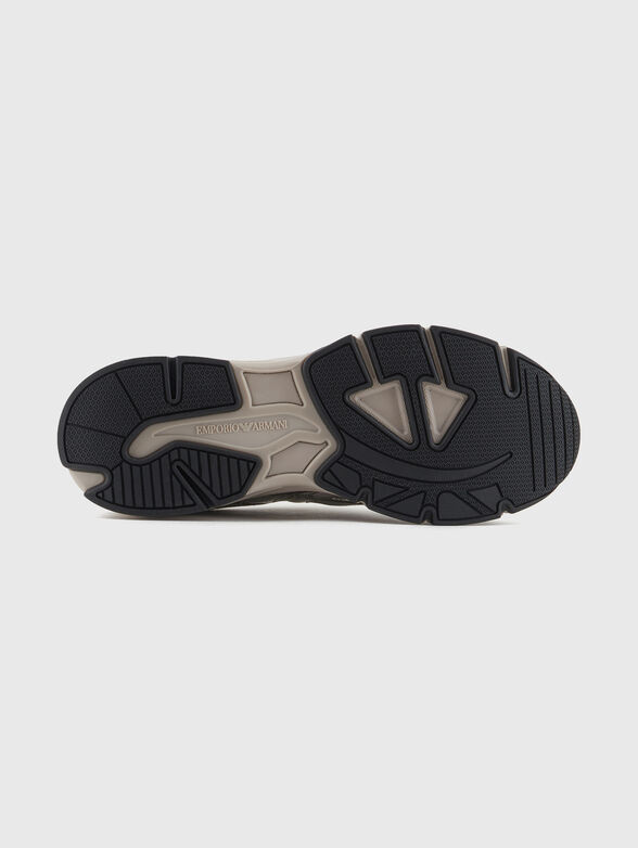 Sports shoes with logo - 5