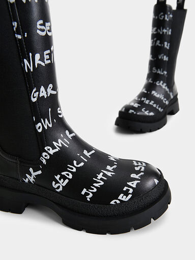 CHELSEA HIGH boots with contrasting lettering - 5