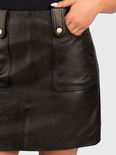 Mini skirt in leather - 4