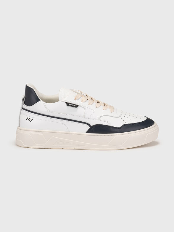 Sports shoes with contrasting elements - 0