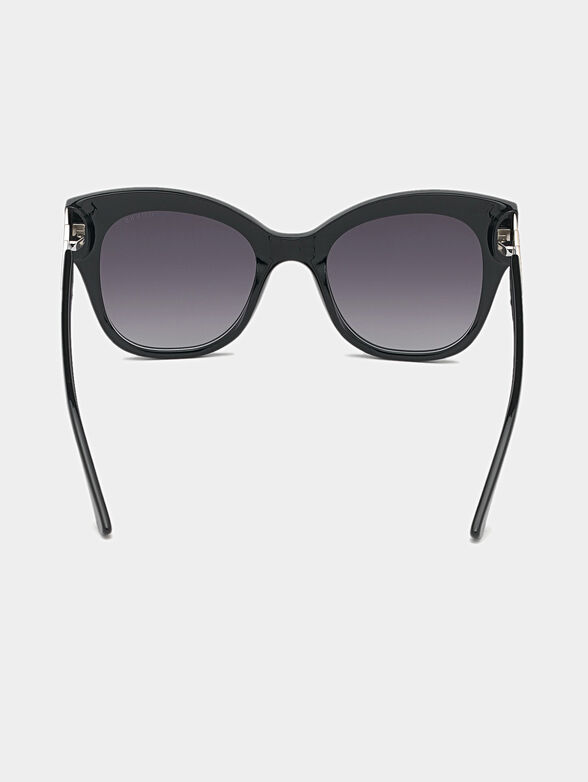 Black sunglasses with triangle logo - 4