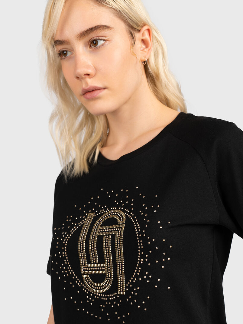Black T-shirt with shiny accents - 3