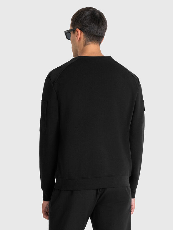 Sweatshirt with accent pocket on the sleeve - 2