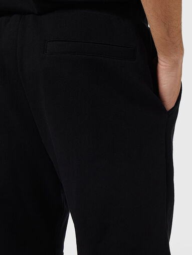 Cotton shorts in black with print - 3