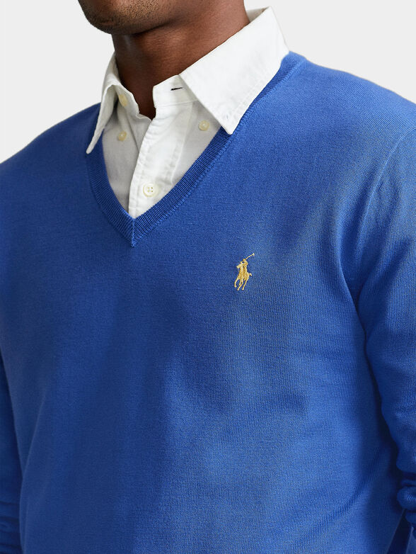 Blue sweater with V-neck - 4