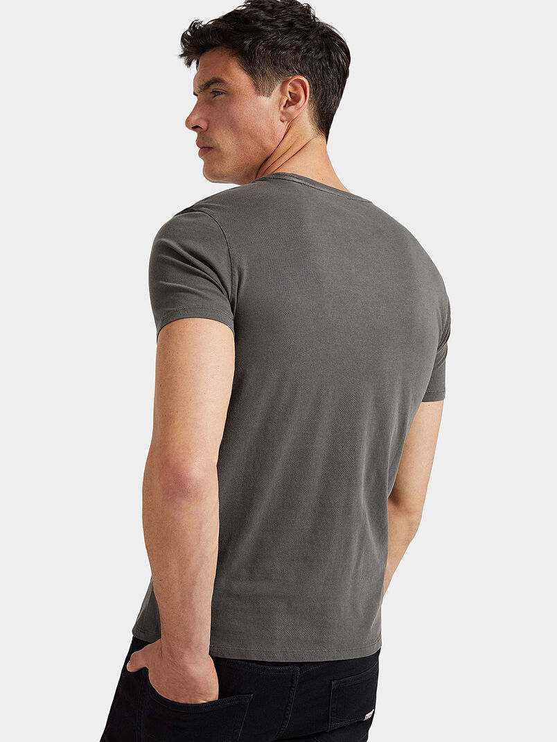 T-shirt with embroidered triangular logo - 3