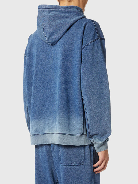 Hooded sweatshirt with a zip - 2
