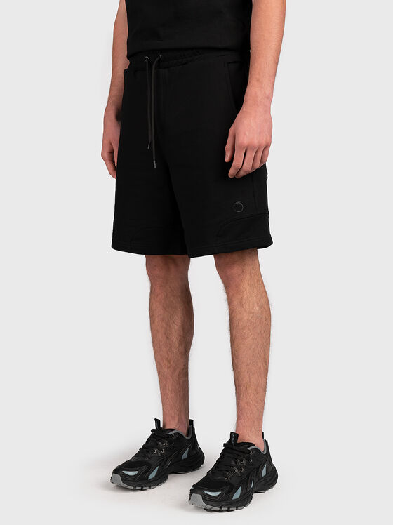 Черни къси панталони с връзки и лого бродерия - 1