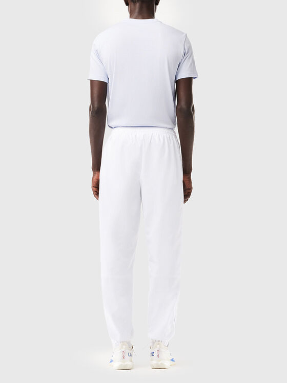 Бял спортен панталон с лого  - 2
