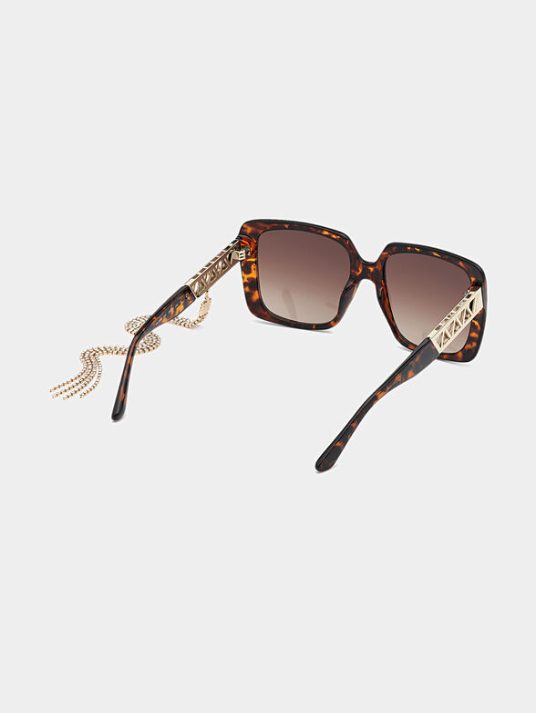 Sun glasses with brown frames and metal detail - 5
