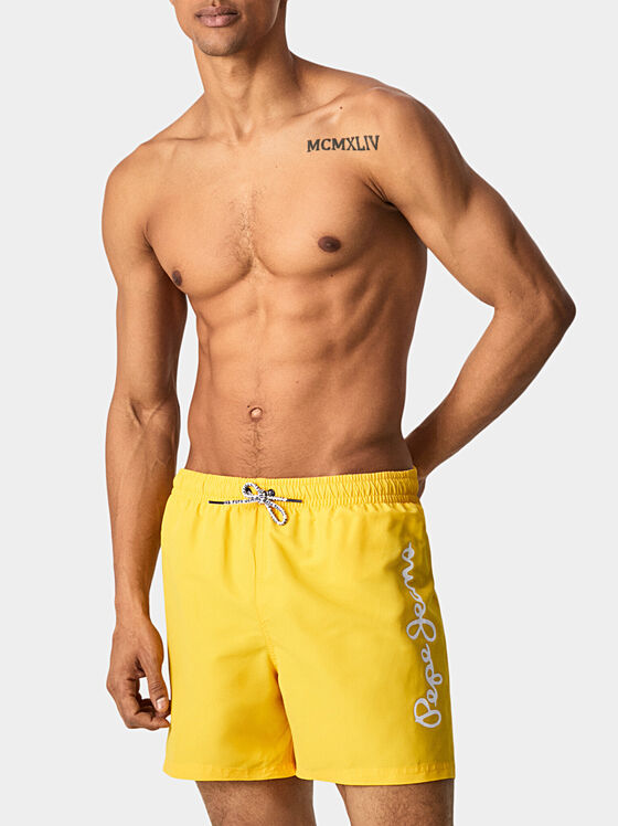 Плажни шорти RODD в жълт цвят - 1