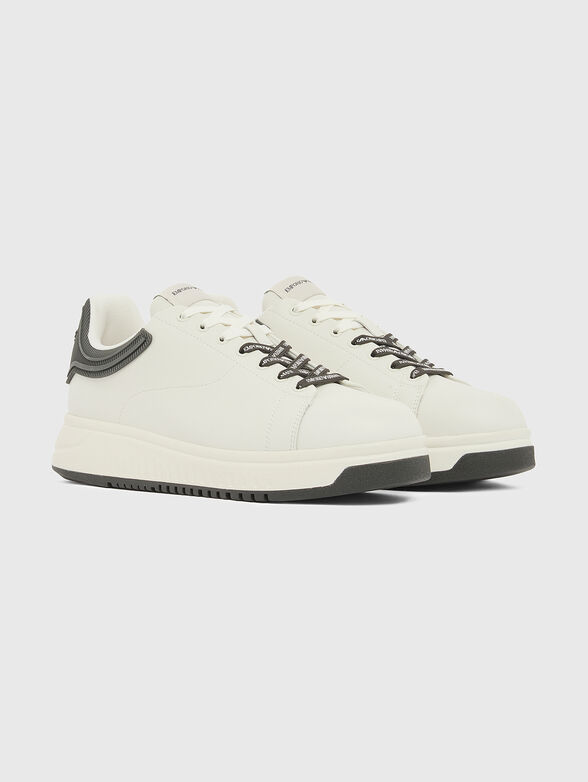 Sneakers with an embossed logo detail - 2