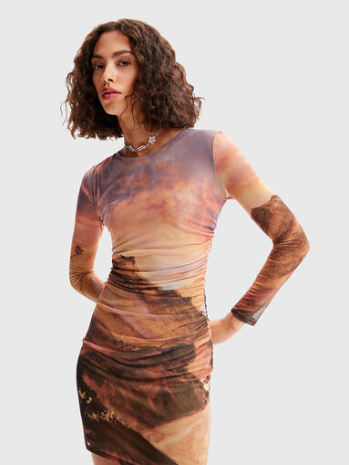 Slim dress with multicolour print - 4