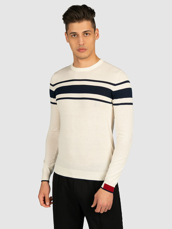 Sweater with contrasting stripes - 2