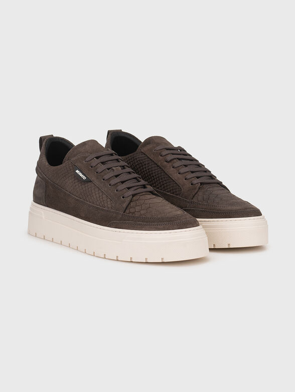 Sports shoes with animal accent - 2