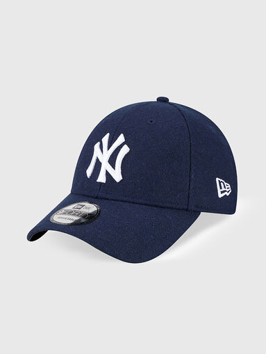 Dark blue hat with visor and contrasting logo - 3