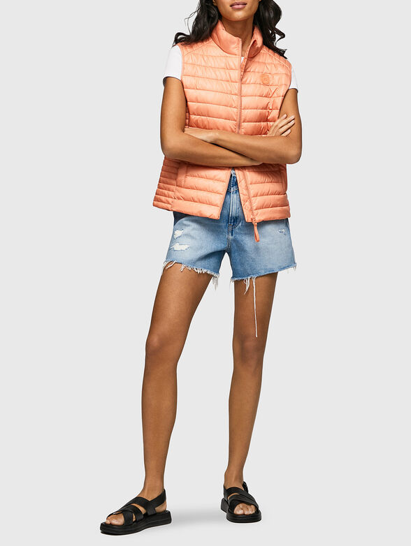 RONNA vest with quilted effect in coral color - 2