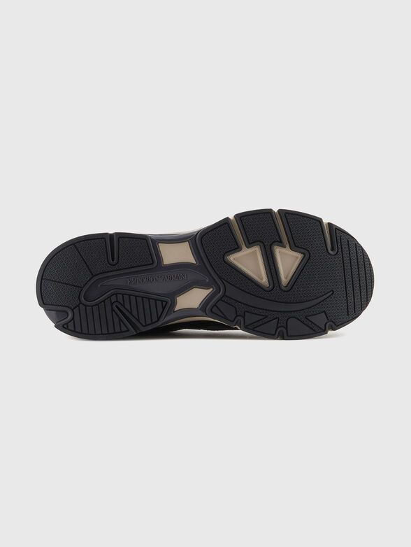 Sports shoes with logo - 5