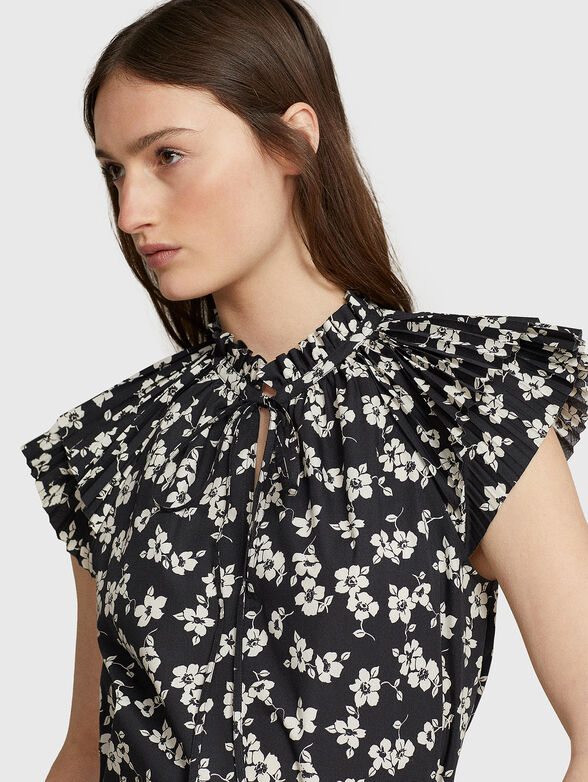 Blouse with accent sleeves and contrasting print - 4