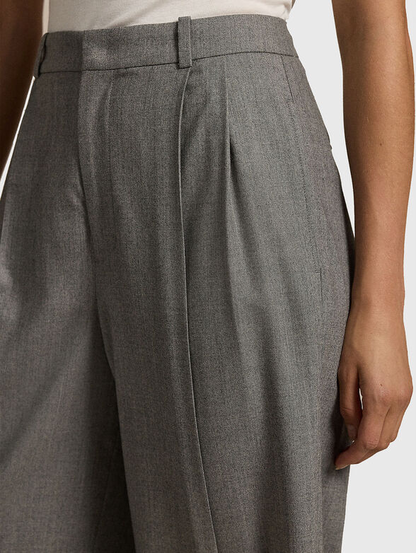 Wool trousers with darts - 3