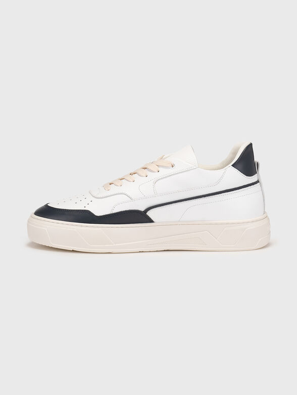 Sports shoes with contrasting elements - 3