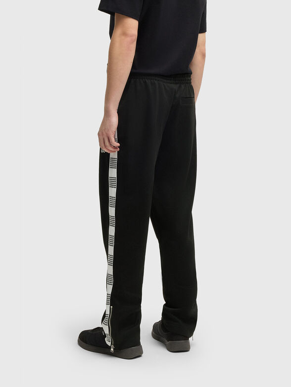 Sports pants with contrast trim - 1