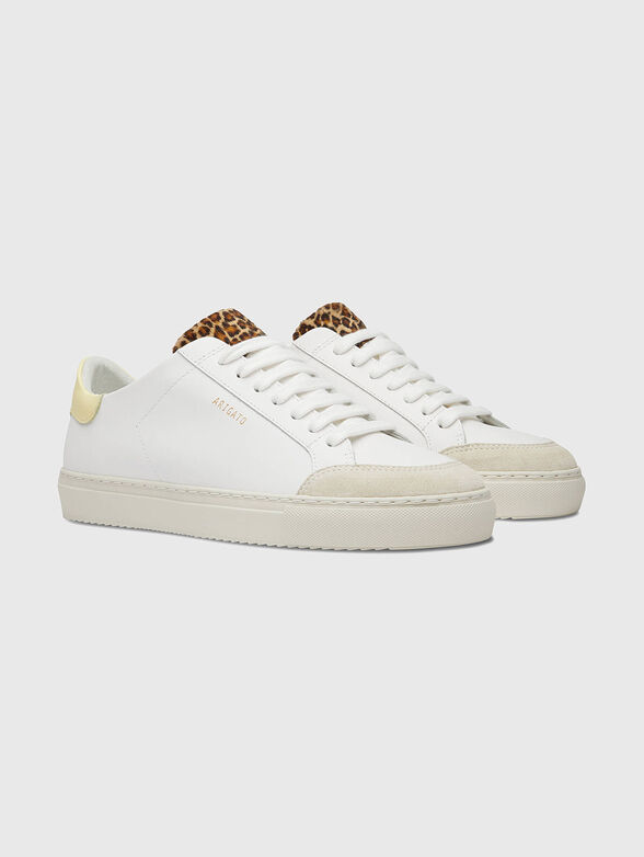 Sports shoes with colorful accents - 3