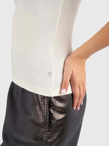 Slim T-shirt with a crew neck - 5