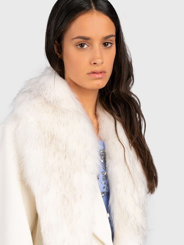 Coat with faux fur collar - 2