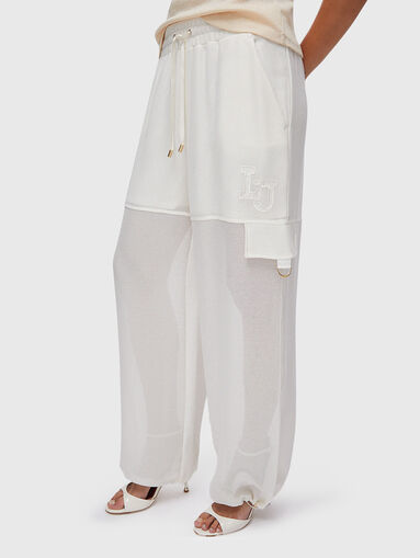 Cargo pants with a mesh texture - 3