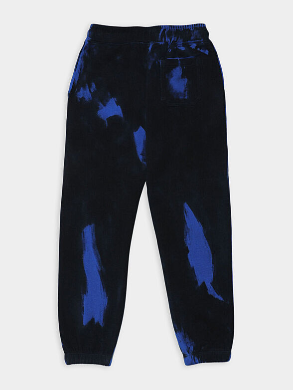 Sports pants with a contrasting logo element - 2