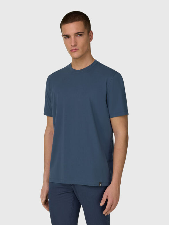 T-shirt with an oval neckline - 1