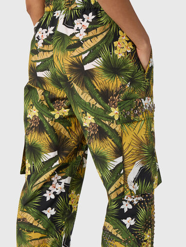Cargo pants with laces and floral print - 3