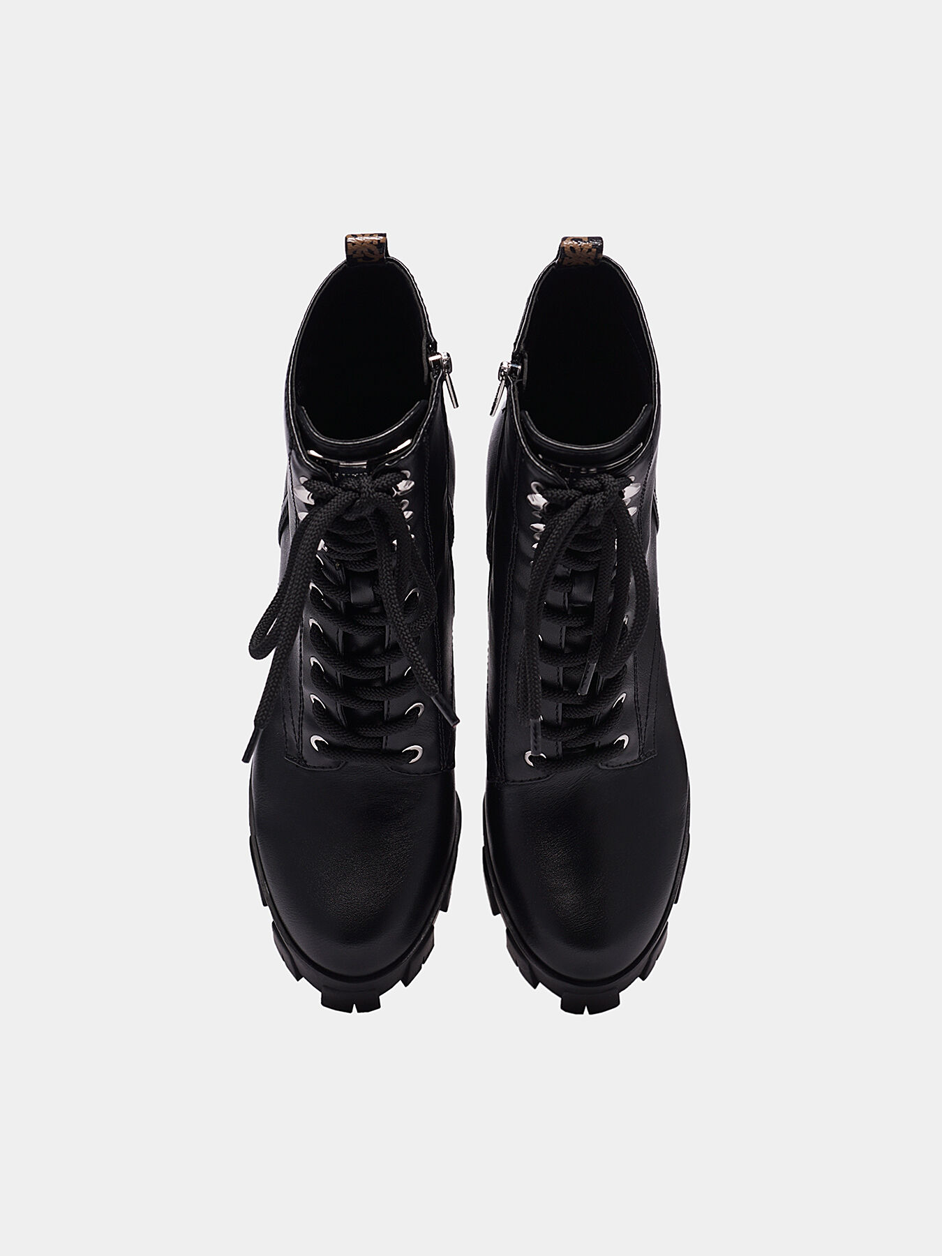 NEESHA Boots brand GUESS — Globalbrandsstore.com/en