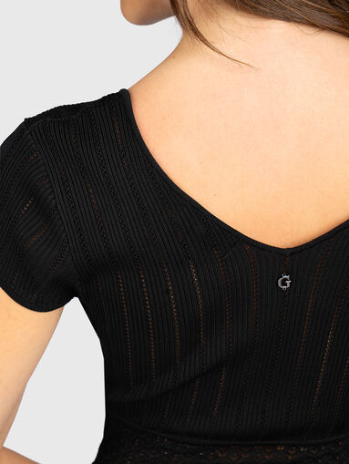 Dress with a V-neckline - 4