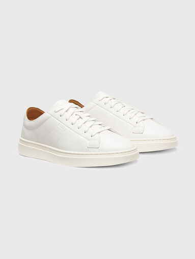 Low top trainers in leather with embossed logo - 3