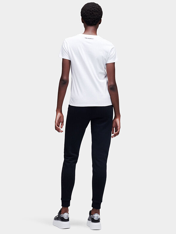 Branded T-shirt with boucle logo - 2