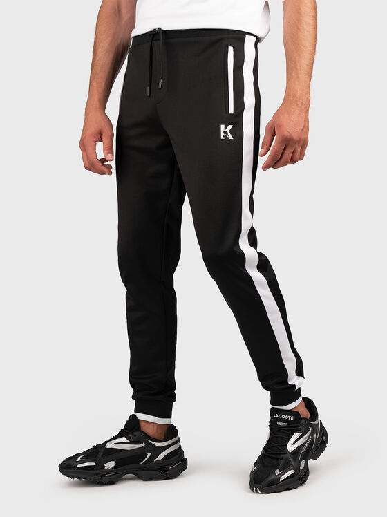 Sports pants with contrasting details - 1