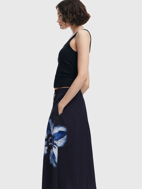 Skirt with floral accent  - 2