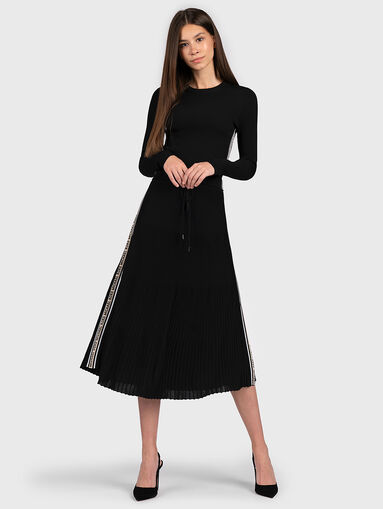 Midi knitted skirt in black - 5