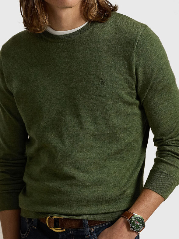 Green sweater with oval neckline - 4