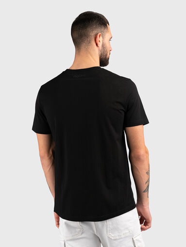 Black T-shirt with contrast print - 3