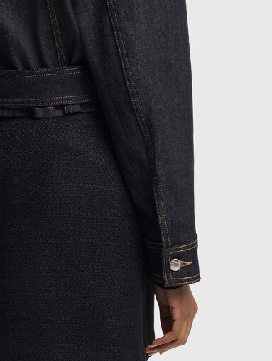 Cropped denim jacket with belt - 5