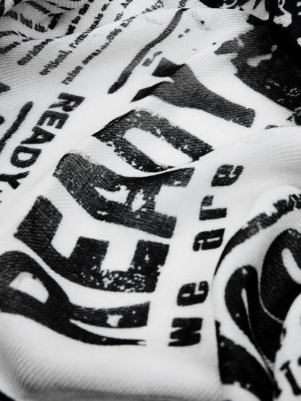 Scarf with newspaper print - 5