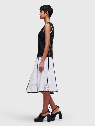 Black lace top with embroidery - 5