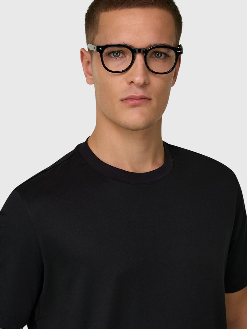 Black t-shirt - 3