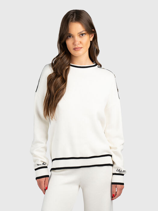Sweater with logo on the sleeves 